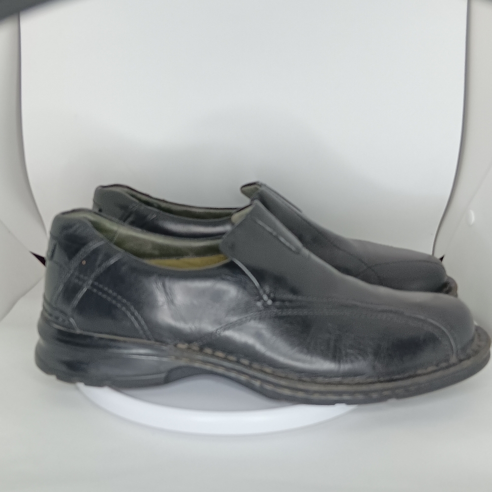 Clarks - Picture 2 of 5